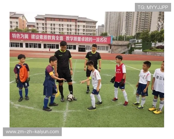 足球俱乐部在青训中推广人格教育与社会责任课程并行，足球俱乐部青训营